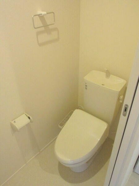 画像10:トイレにはもちろん洗浄便座を設置