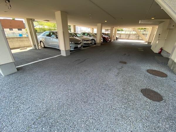 画像7:平面駐車場