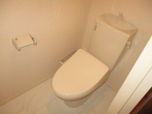 画像11:トイレ　温水洗浄暖房便座