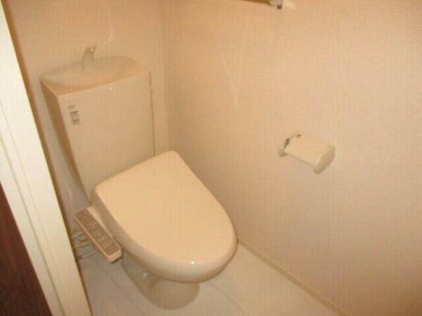 画像10:トイレ　温水洗浄便座