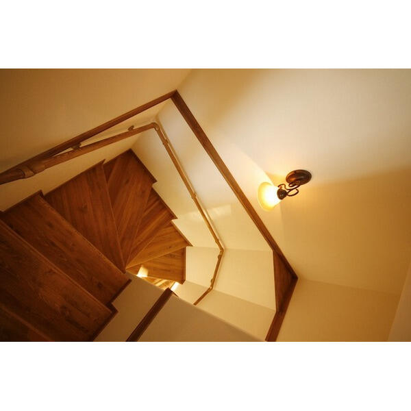 画像12:幅広の階段