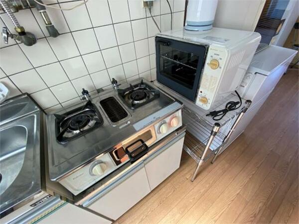 画像9:キッチン（家具家電は残置物）