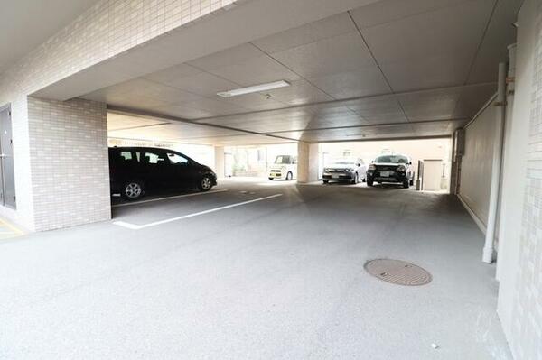 画像9:駐車場