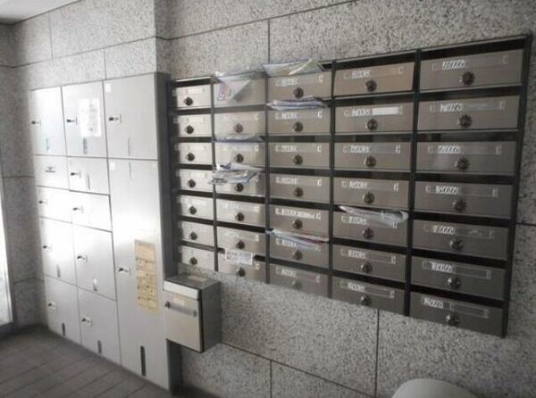 画像9:郵便ポストと便利な宅配ボックスあり