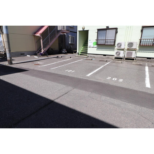 画像7:敷地内駐車場