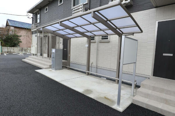 画像9:屋根付き駐輪場完備