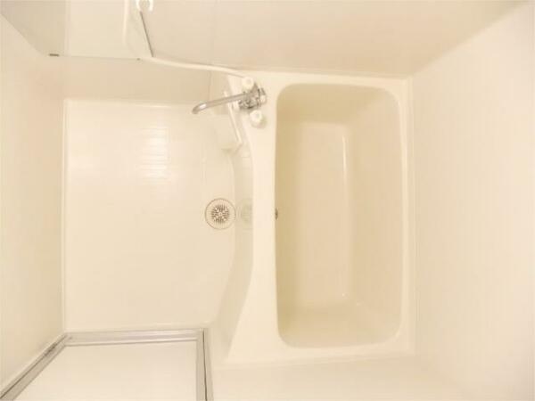 画像6:ゆったりとした浴室
