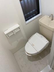 画像12:トイレ（温水洗浄便座付き）
