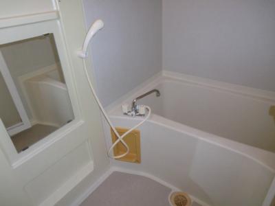 画像6:清潔感のある浴室。