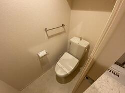 トイレ：101　温水洗浄暖房便座トイレ