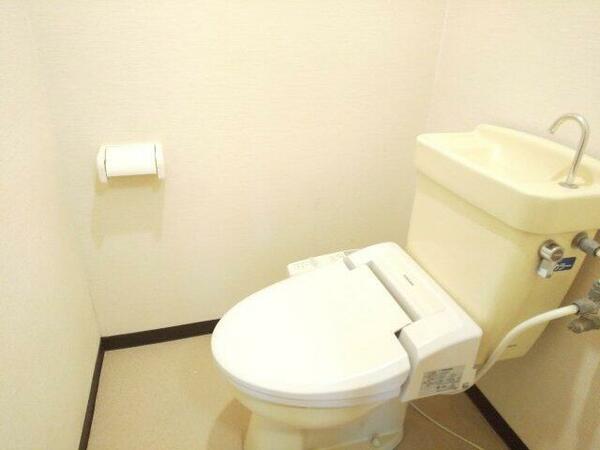 画像11:落ち着いた色調のトイレです