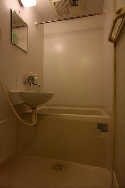 画像6:ゆっくり座れるサイズの浴槽