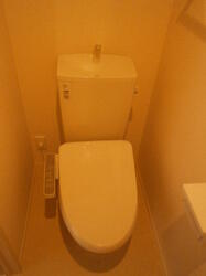 トイレ：103　温水洗浄暖房便座トイレ