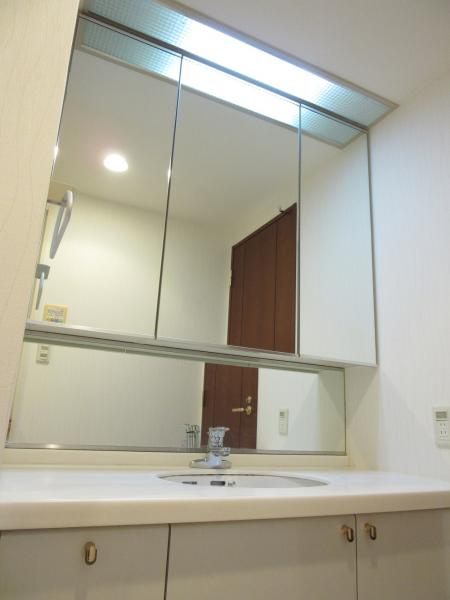 画像7:鏡の大きな洗面台★