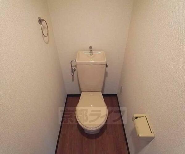 画像6:清潔感のあるトイレです。