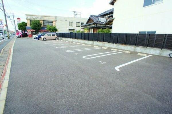 画像4:駐車場に車を止められます