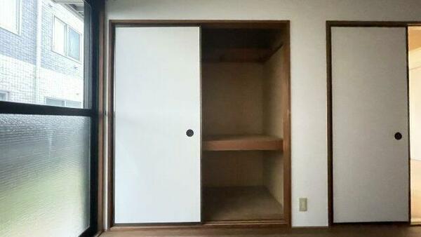 画像12:和室の押し入れは広いので物が多い方でも安心です。