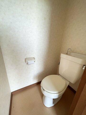 画像6:トイレの写真になります。暖かい雰囲気です。