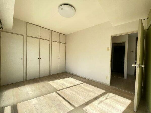 画像3:白を基調とした清潔感のあるお部屋です。