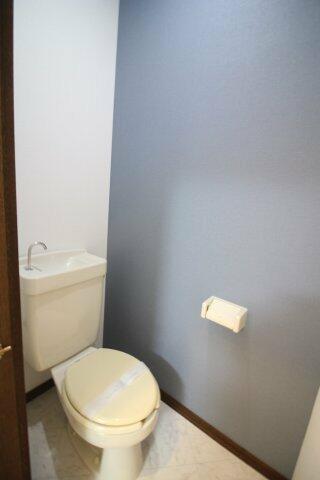 画像7:おトイレはおしゃれなアクセントクロスです♪