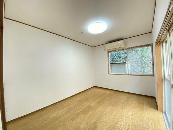 明るい６畳の洋室です。