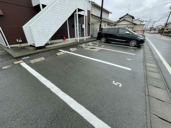 画像6:駐車場