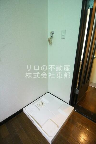 画像13:水漏れの心配がない防水パン付きの洗濯機置き場です