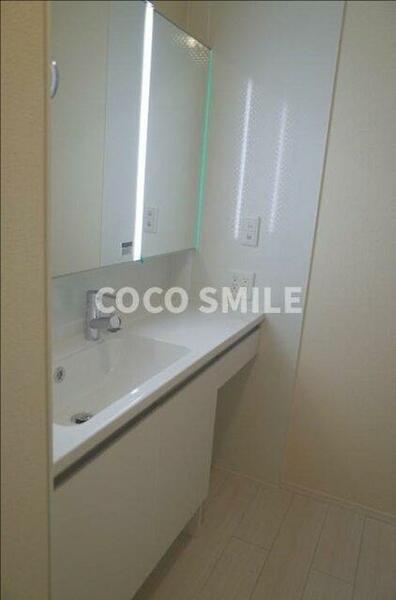画像7:明るい洗面所です 【COCO SMILE　ココスマイル】