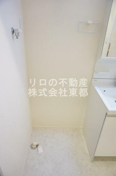 画像16:洗濯機置き場は室内にあるので雨に濡れる心配はありません。