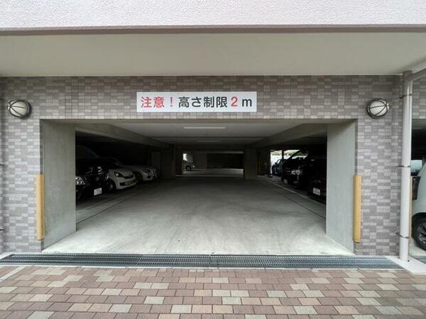 画像13:駐車場