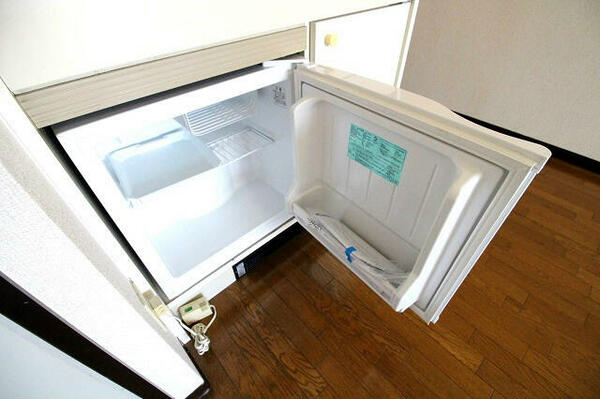 画像16:ミニ冷蔵庫