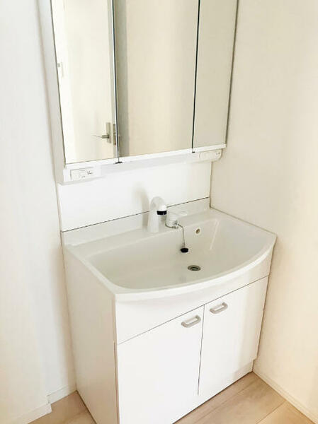 detached 埼玉県吉川市新栄２丁目
地図を見る