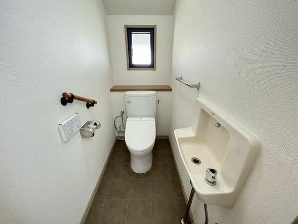 ２階トイレ（手洗い場付き）