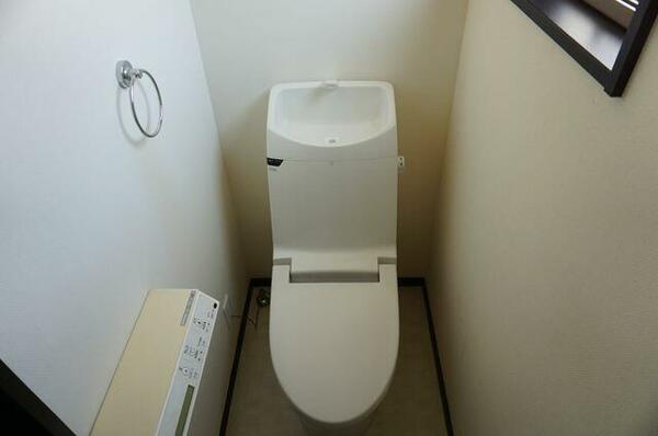 2階温水洗浄便座付トイレ