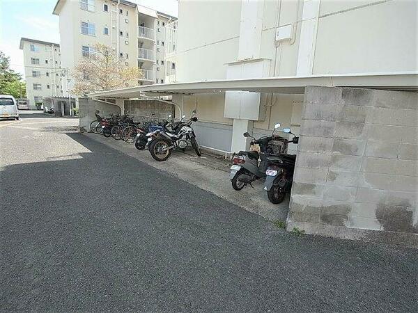 画像16:駐輪スペース、バイクも置けます