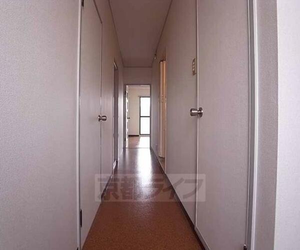 画像13:各お部屋までの廊下です。