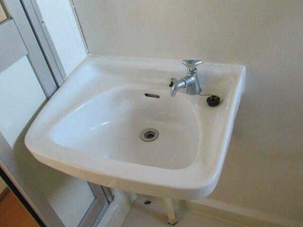画像10:伊丹池尻住宅は、浴室内に洗面設備があります。
