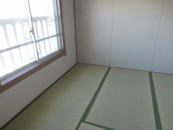 画像3:これは4.5畳の和室です。ほかにも6畳の和室もあります。