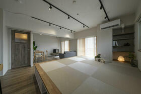 コーワ新屋敷マンション　３階