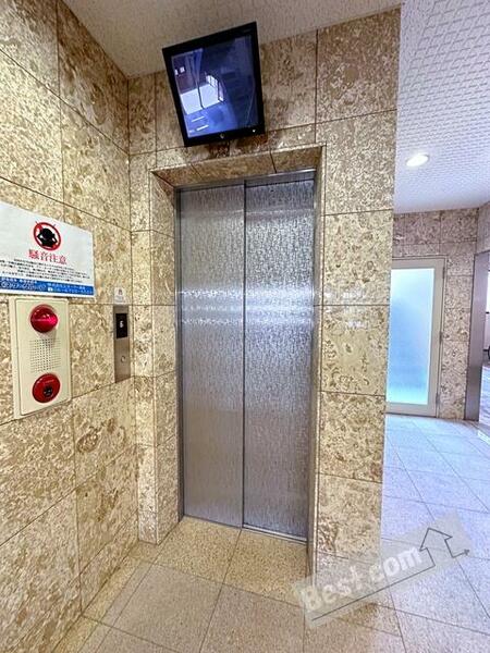 画像3:防犯カメラ付きエレベーター
