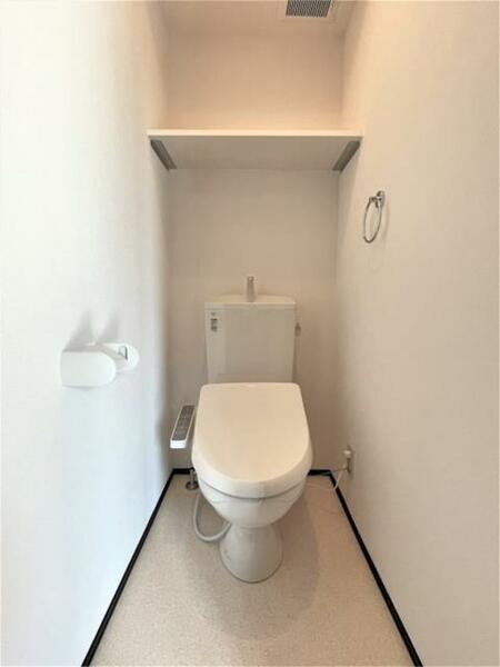 トイレ：温水洗浄便座付きのトイレです。