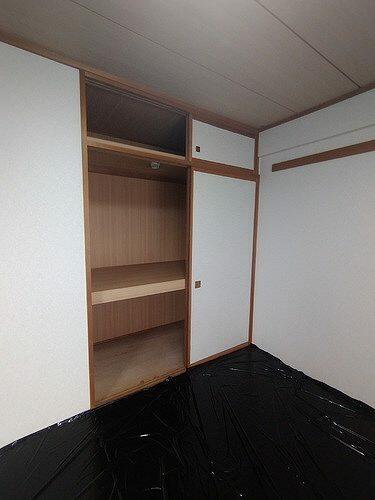 画像13:和室の押し入れスペース。天袋もあります。