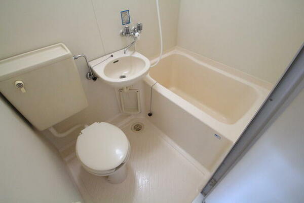 画像6:バストイレが一緒になってるとお掃除がしやすいです♪