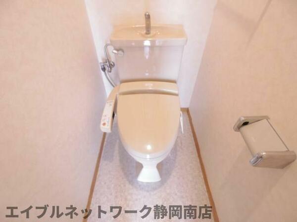 画像8:落ち着いた色調のトイレです