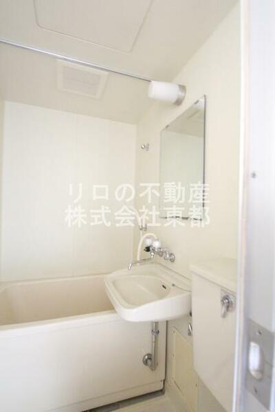 画像6:バスルームは浴槽付なので、湯船につかれますね♪