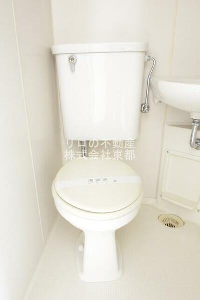 画像6:白を基調とした空間で清潔感のあるトイレです♪