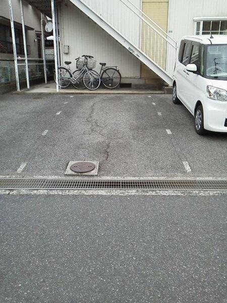 画像13:駐車スペース
