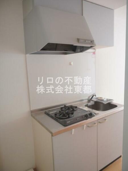 画像4:キッチンは収納付なので、調理器具など必要な物を収納できます☆