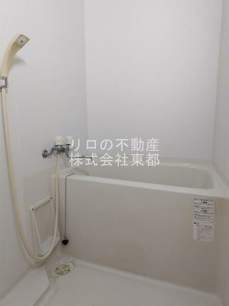 画像6:清潔感のある浴室で、１日の疲れを癒しリラックスできます。