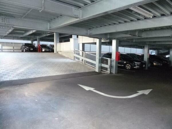 画像7:敷地内の駐車場もございます